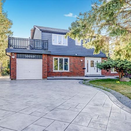 Stunning 7 Bedroom Rougeview Home With 2 Kitchens, 5 Bathrooms, Amazing Backyard & 8-Car Parking Toronto Exterior photo
